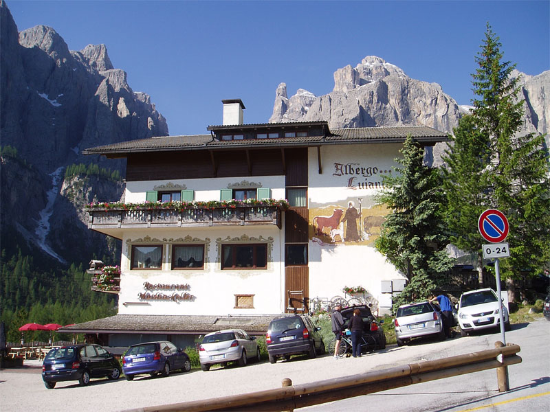 gal/2010/07 - Sella Ronda Bike Day 2010/05 - SellaRonda_Bike_Day/01_La Partenza/2P6270135-01.jpg